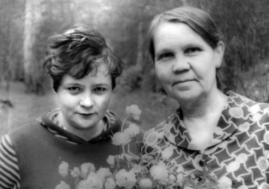 Мария Сосновских с дочерью Надеждой Камянчук (Сосновских).